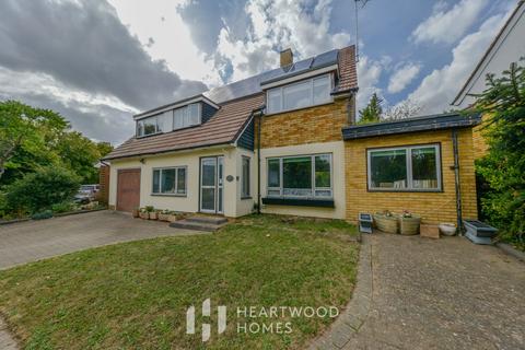 5 bed property, in Sandpit Lane, £950,000