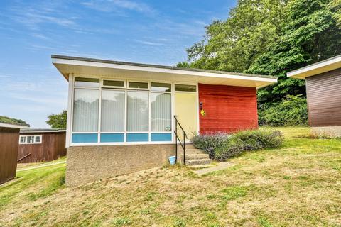2 bed property, in Kings Chalet Park, £65,000