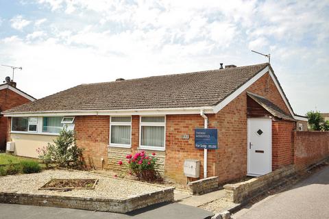 2 bed property, in Drylands Road, £275,000