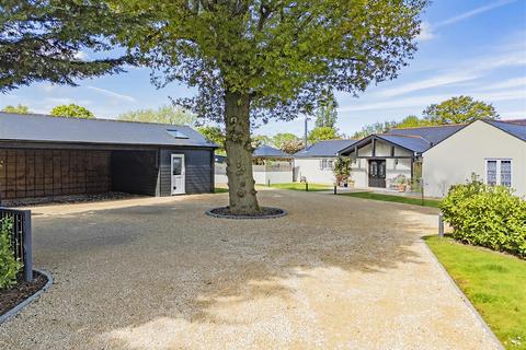 5 bed property, in ** SIGNATURE HOMES ** Chivers Road, £1,500,000