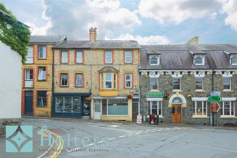 2 bed property, in Market Street, £169,000