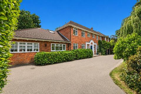 5 bed property, in Pine Road, £1,950,000