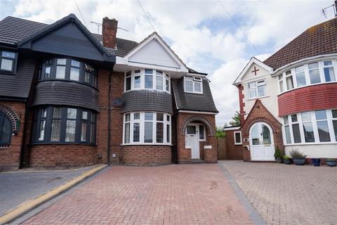 5 bed property, in Heathmere Avenue, £480,000