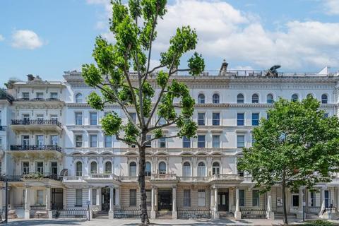 Land, in Queens Gate, £300,000