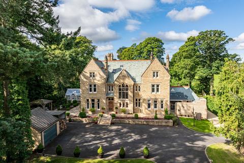 8 bed property, in The Grange, £1,300,000