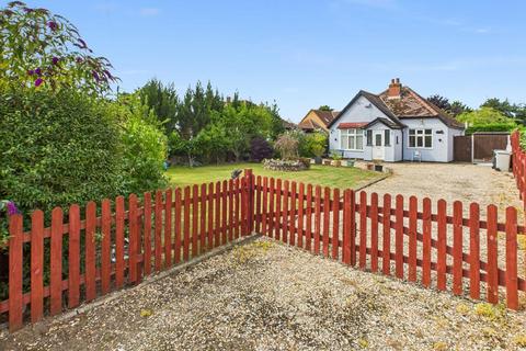 2 bed property, in Burley, £199,950