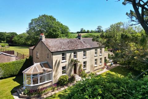 6 bed property, in Wrigwell Lane, £850,000