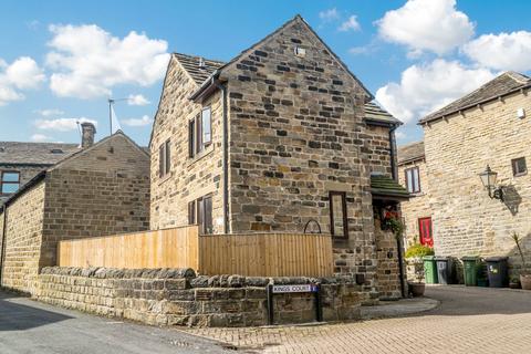 2 bed property, in Kings Court, £250,000