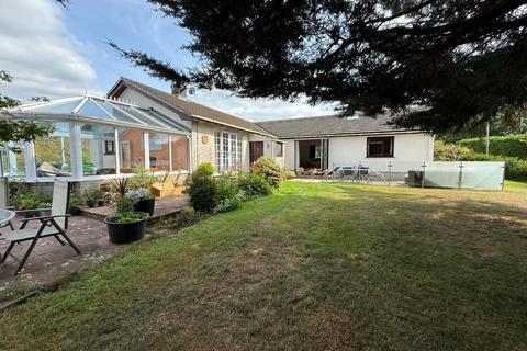 4 bed property, in Llanarth, £450,000