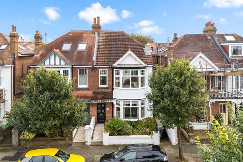 5 bed property, in Langdale Road, £1,250,000