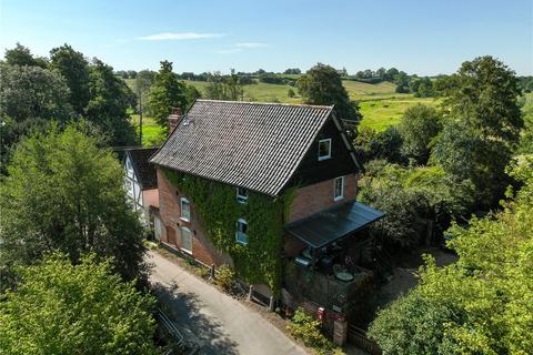 5 bed property, in Needham, £800,000