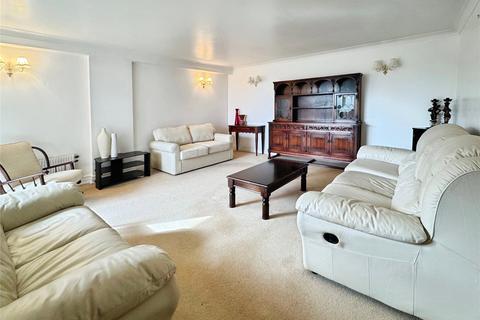 2 bed property, in Manor Road, £240,000