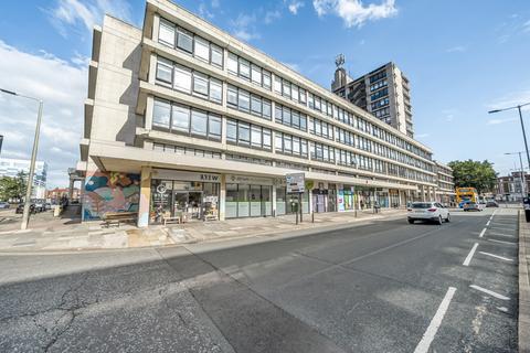 1 bed property, in Bond Street, £50,000