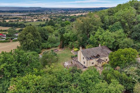 4 bed property, in Newnham GL14, £500,000