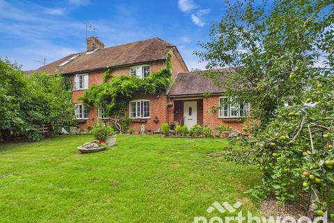 5 bed property, in Hurst Lane, £800,000