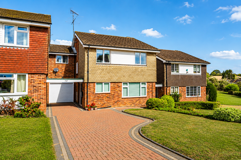 4 bed property, in Tuffnells Way, £800,000