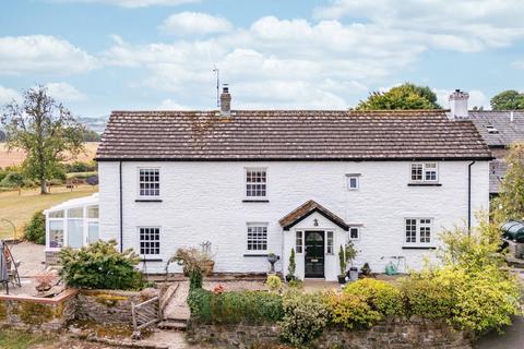 3 bed property, in The Walks, £899,950