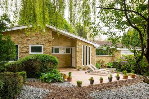 3 bed property, in Brookside, £975,000