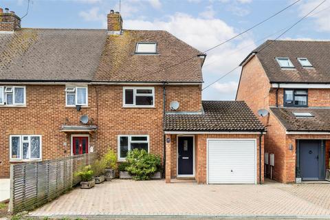 3 bed property, in Kemps, £425,000
