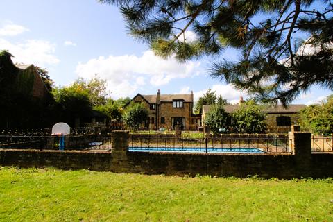 4 bed property, in The Chase, £1,990,000