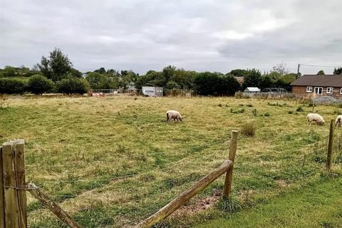 Land, in Maes Cawnen, £120,000