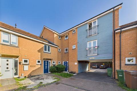 2 bed property, in Pickering Grange, £114,950