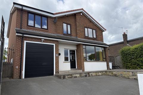 4 bed property, in The Town, £375,000