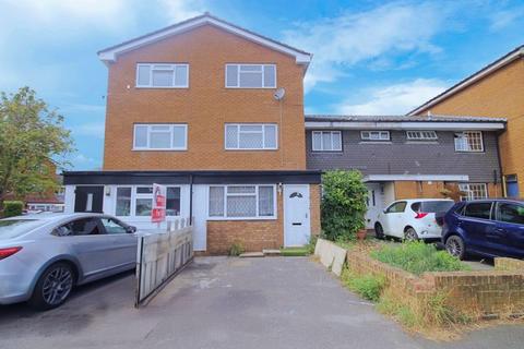 3 bed property, in Bannister Close, £475,000