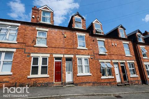 3 bed property, in Birrell Road, £170,000