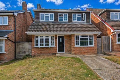 6 bed property, in Petersfield, £600,000