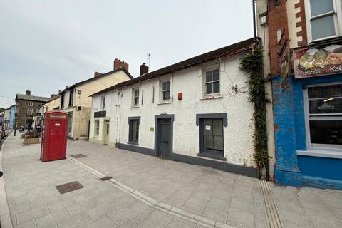 2 bed property, in Sycamore Street, £165,000