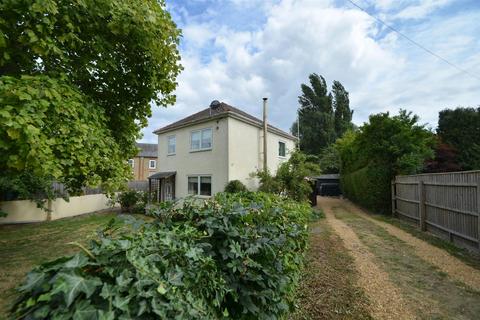 3 bed property, in Main Street, £250,000