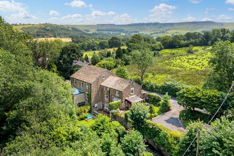 3 bed property, in Marple Road, £470,000
