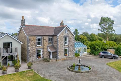 7 bed property, in Gower Villa Lane, £900,000
