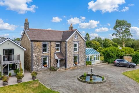 7 bed property, in Gower Villa Lane, £900,000