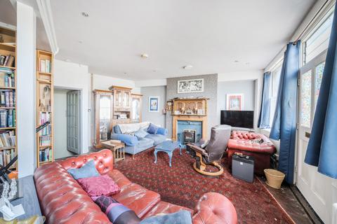 3 bed property, in Ipswich Road, £365,000