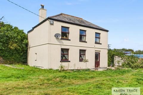 3 bed property, in Roche Road, £375,000