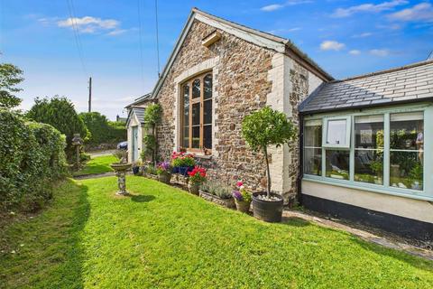 2 bed property, in Chilsworthy, £270,000