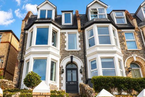 5 bed property, in Highfield Terrace, £340,000