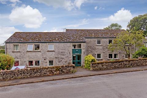 2 bed property, in Middleton-By-Youlgrave, £160,000