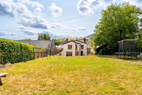 4 bed property, in Llanvihangel Crucorney, £425,000