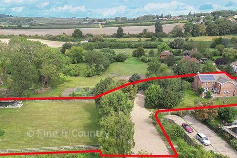 4 bed property, in High Street, £1,100,000