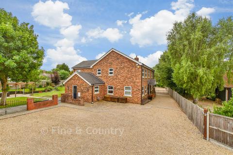 4 bed property, in High Street, £1,100,000