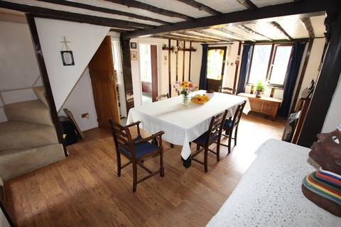 4 bed property, in Row Heath House, £350,000