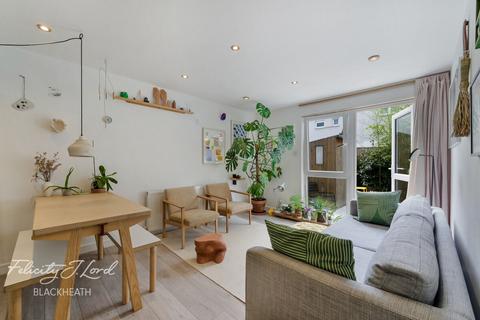 1 bed property, in The Heights, £200,000