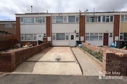 3 bed property, in Middle Stream Close, £212,000