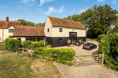 5 bed property, in Little Canfield, £900,000