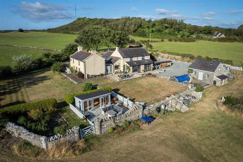 5 bed property, in Ty Mawr, £825,000