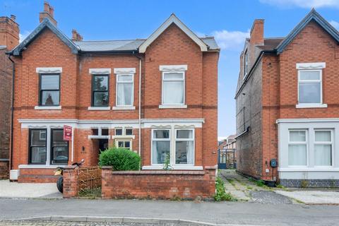 3 bed property, in College Street, £175,000