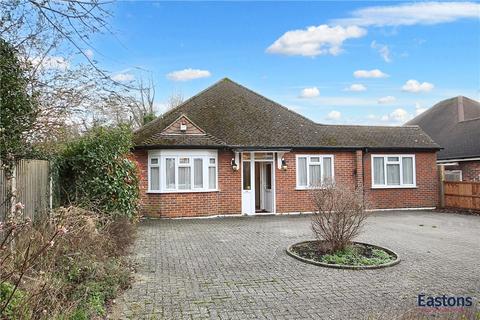 5 bed property, in Great Tattenhams, £775,000